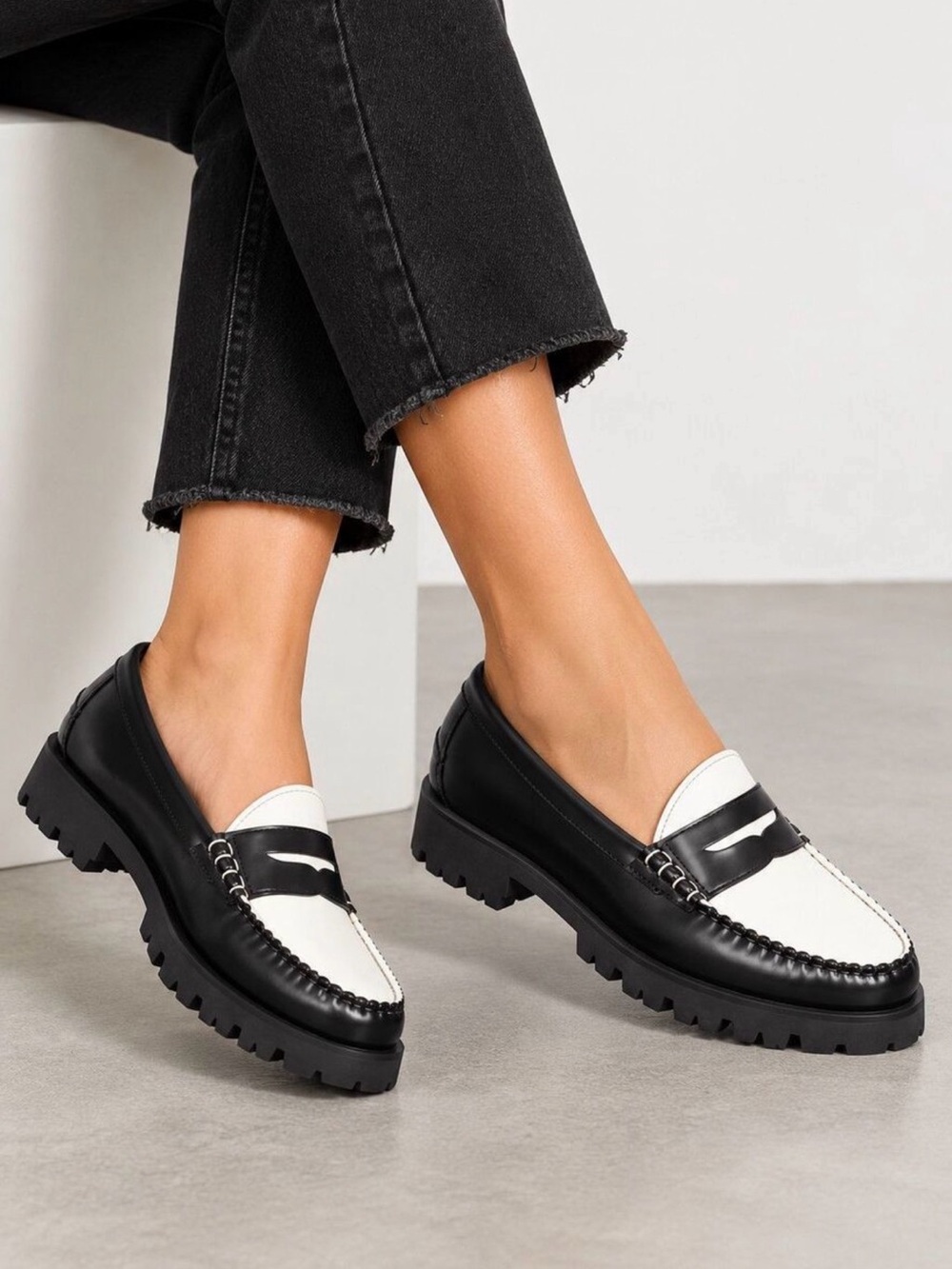 G.H. Bass Women's Whitney Super Lug Weejuns Black & White Penny Loafers Size 8.5 - Picture 2 of 13